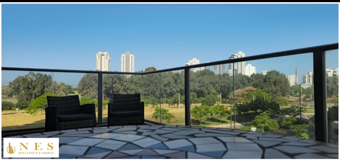 דירת 130 מ"ר עם נוף לפארק השלולית והים