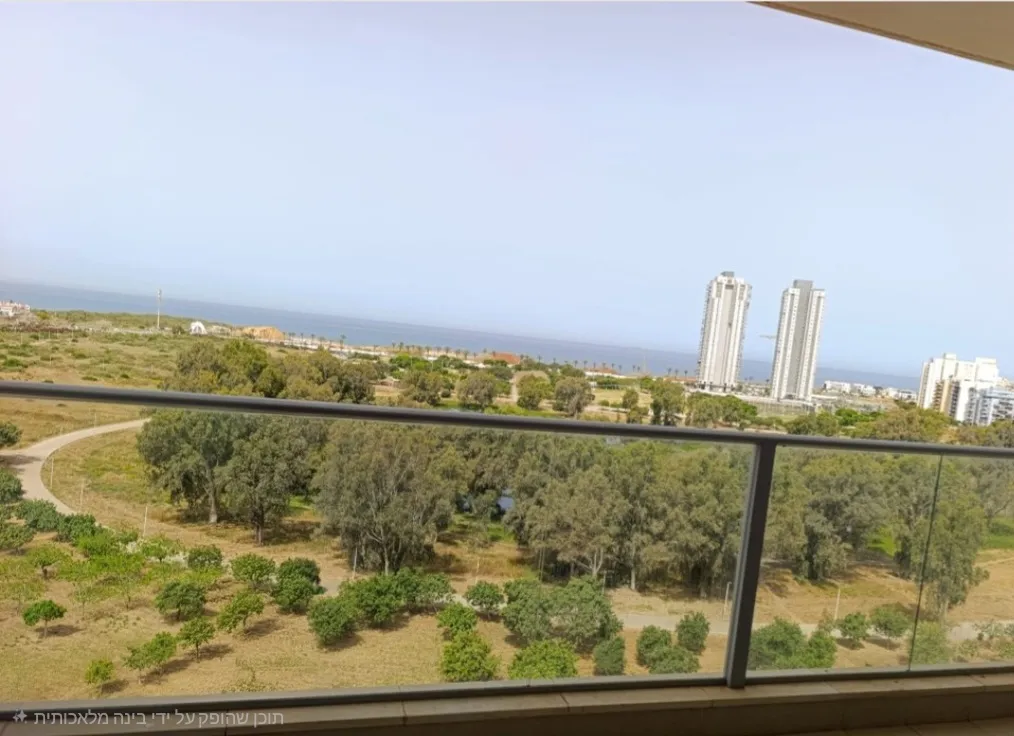 Spacious 5-Room Apartment with Sea and Park Views in Netanya