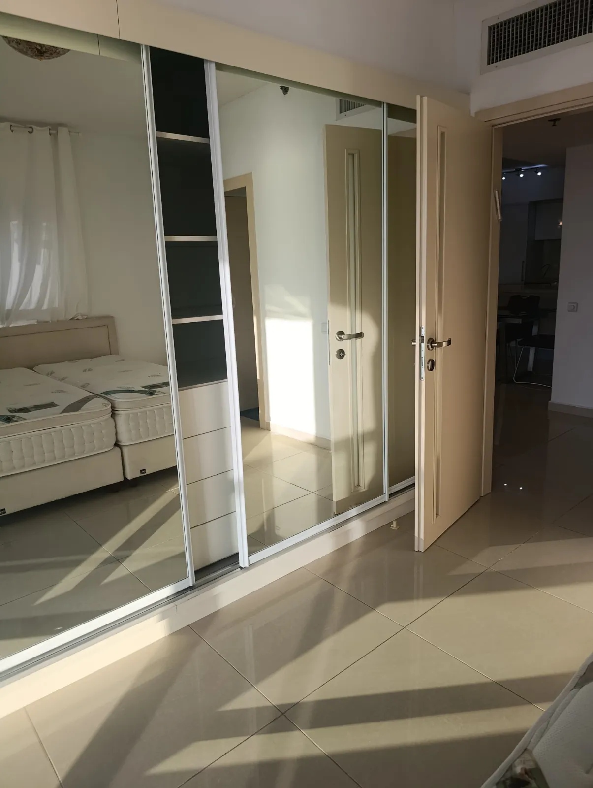 Luxury 4-Room Seafront Apartment on Nitza Blvd, Photo 3
