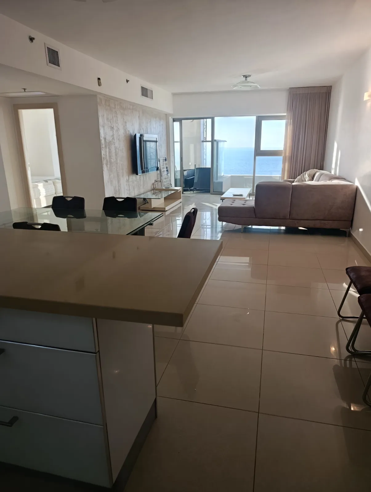 Luxury 4-Room Seafront Apartment on Nitza Blvd