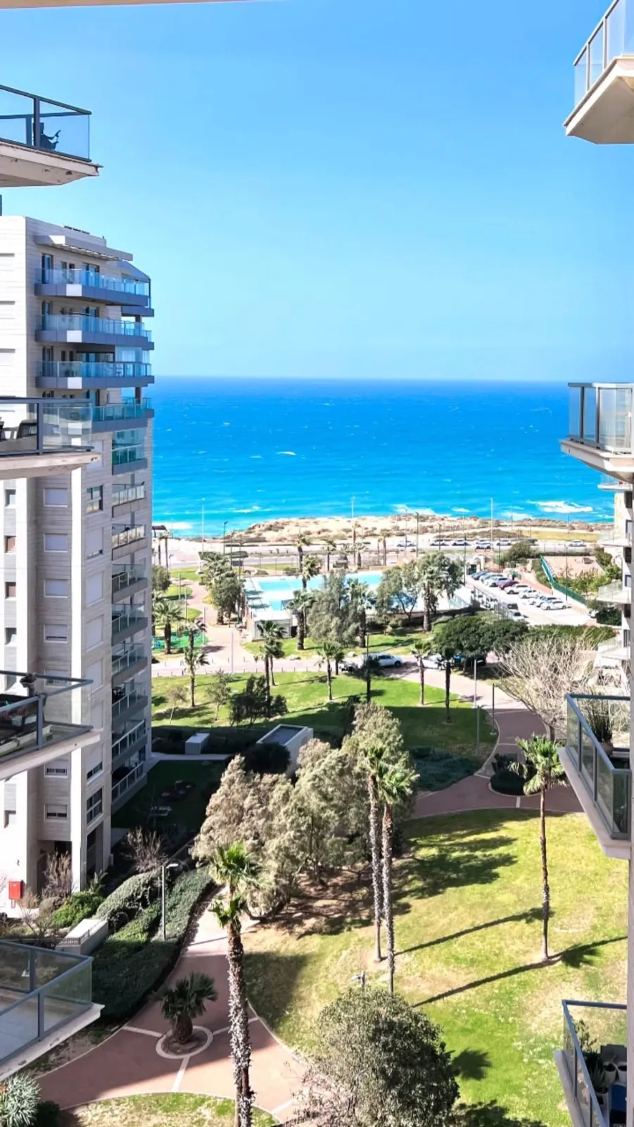 Spacious 4-Room Apartment in Nat 600