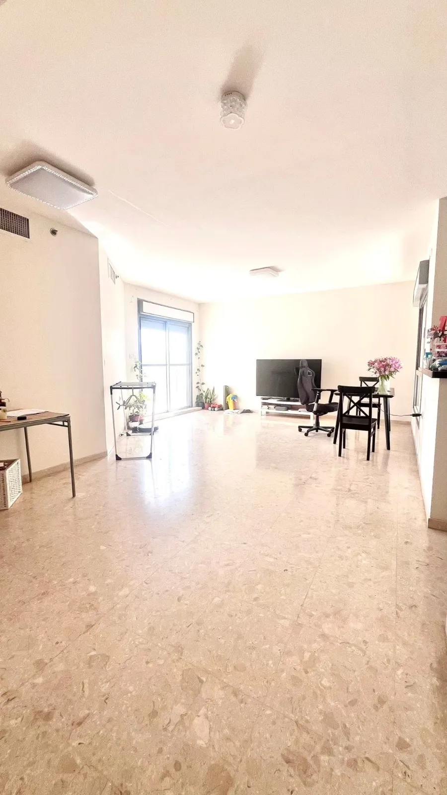Spacious 4-Room Apartment in Nat 600, Photo 3