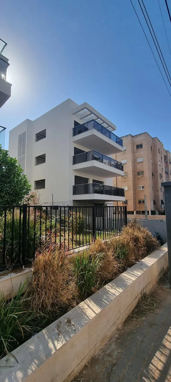 New 4-Room Apartment in Boutique Building, North Center Netanya