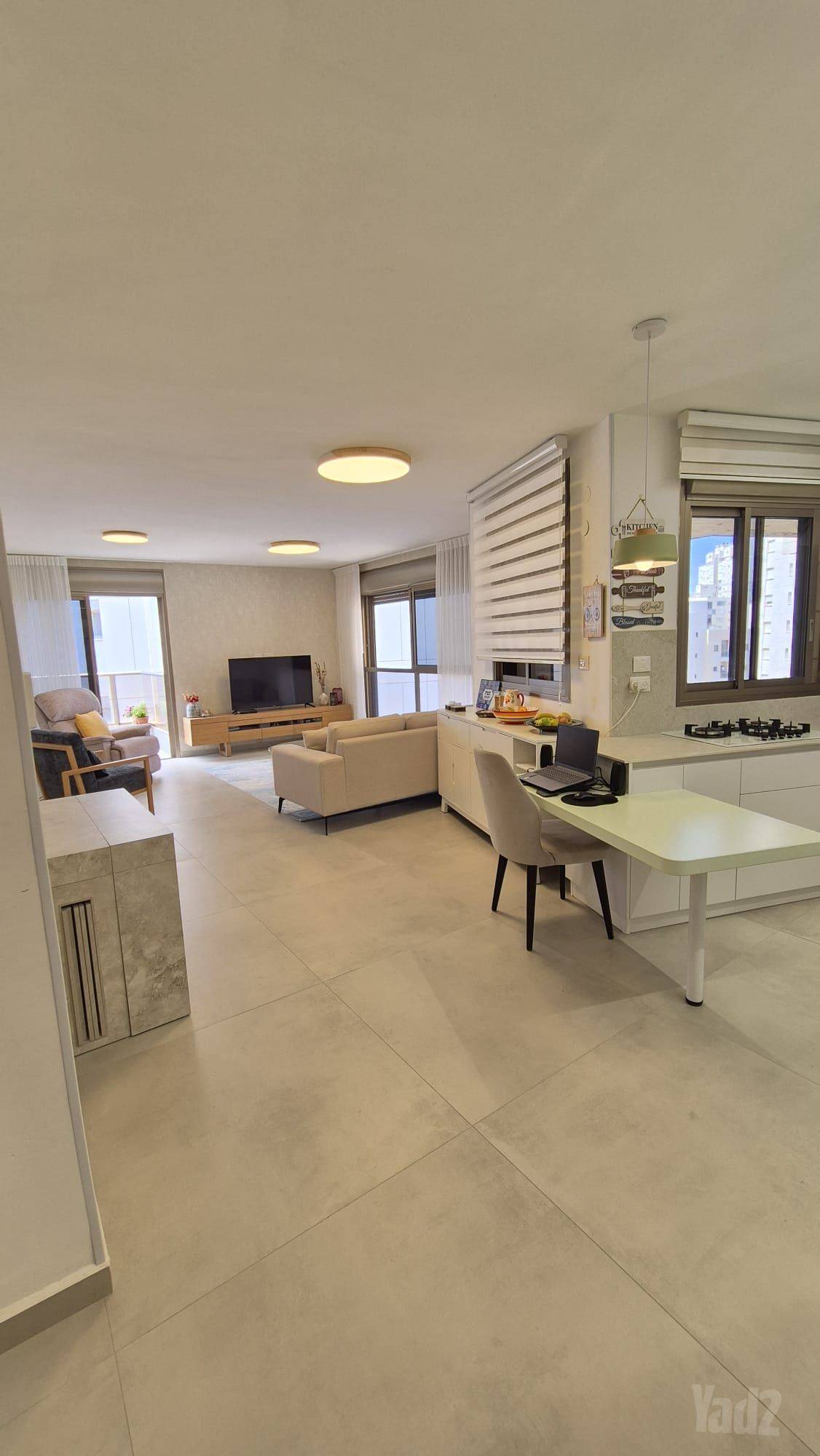 Appartement de 3 pièces au 8e étage, rue שלמה המלך – Photo 2