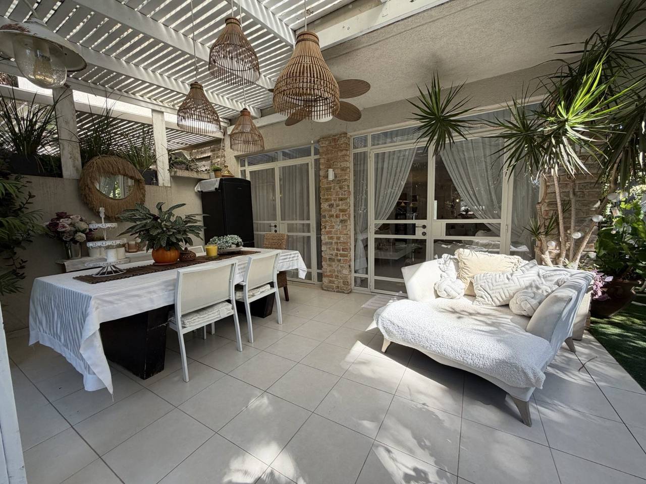 Cottage jumelé au design soigné avec un jardin magnifique et un logement en sous-sol – HaSahlav, Ramat Poleg – Photo 5