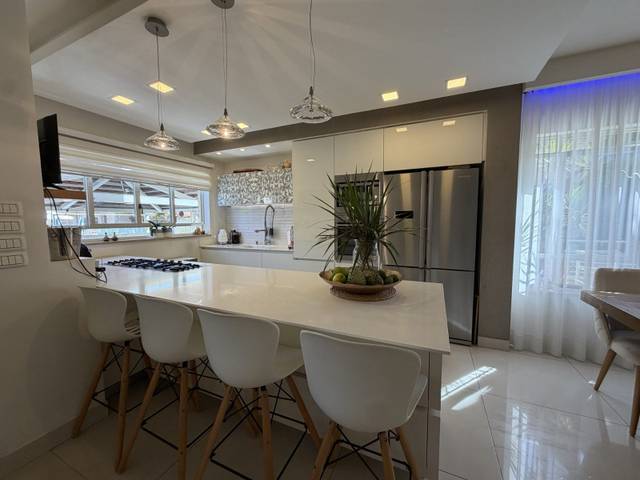 Beautifully Designed Semi-Detached Cottage with a Stunning Garden and Basement Unit, HaSachlav, Ramat Poleg, Photo 10