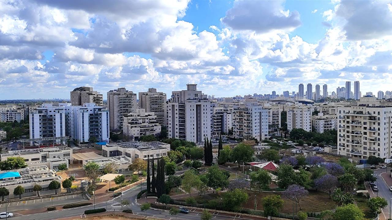 דירת 5 חדרים בקריית השרון 