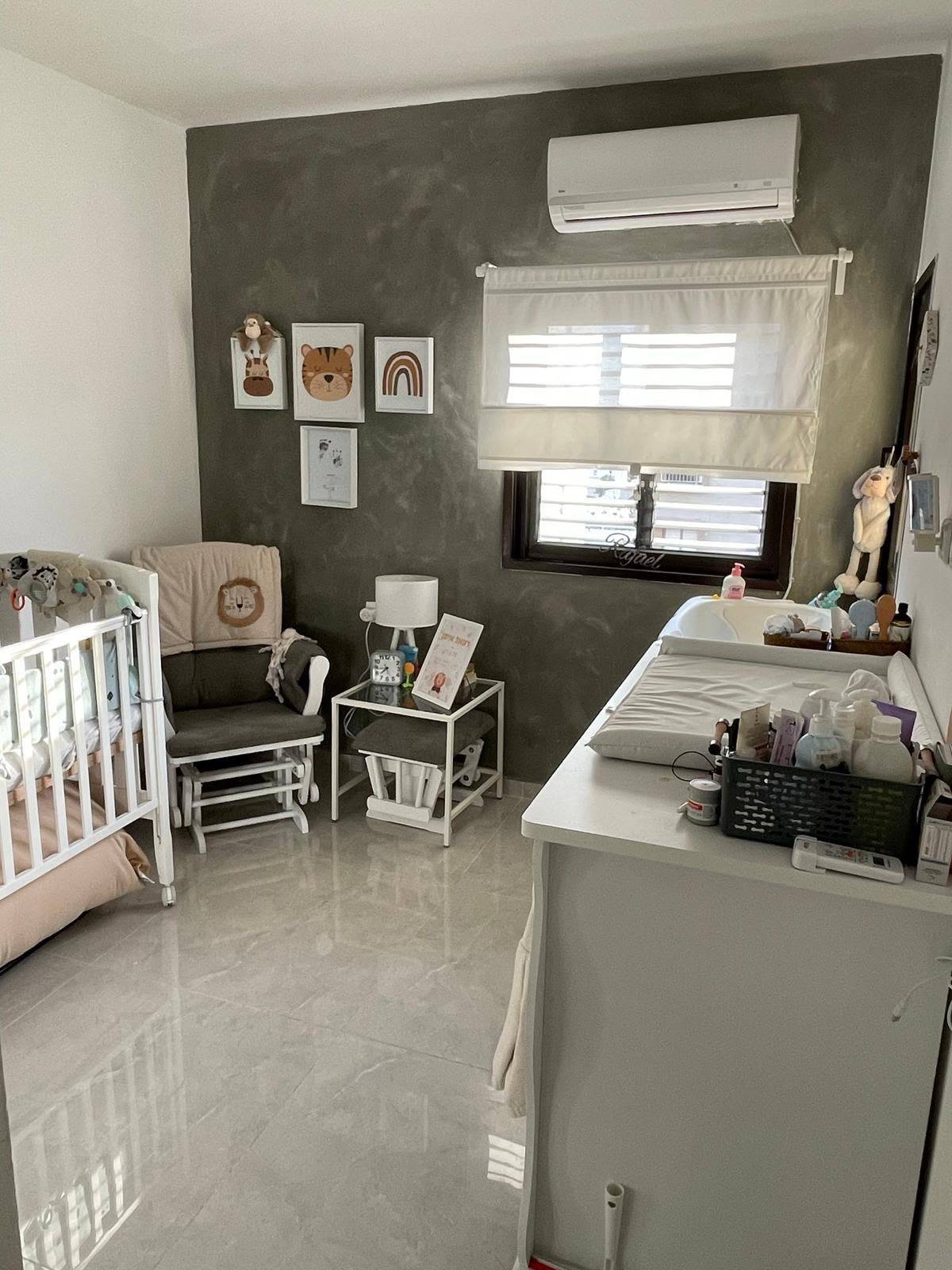 Appartement rénové de 4 pièces dans un emplacement central à Netanya – Photo 5