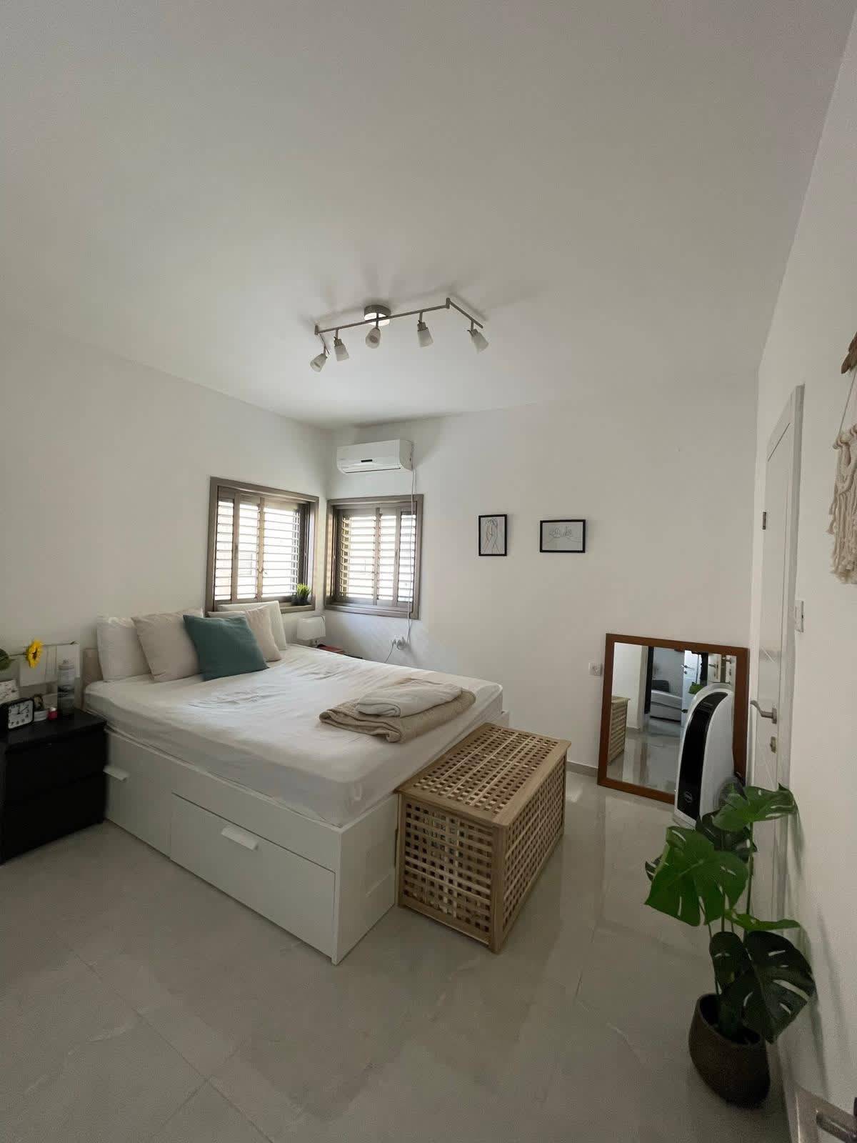 Appartement rénové de 4 pièces dans un emplacement central à Netanya – Photo 6