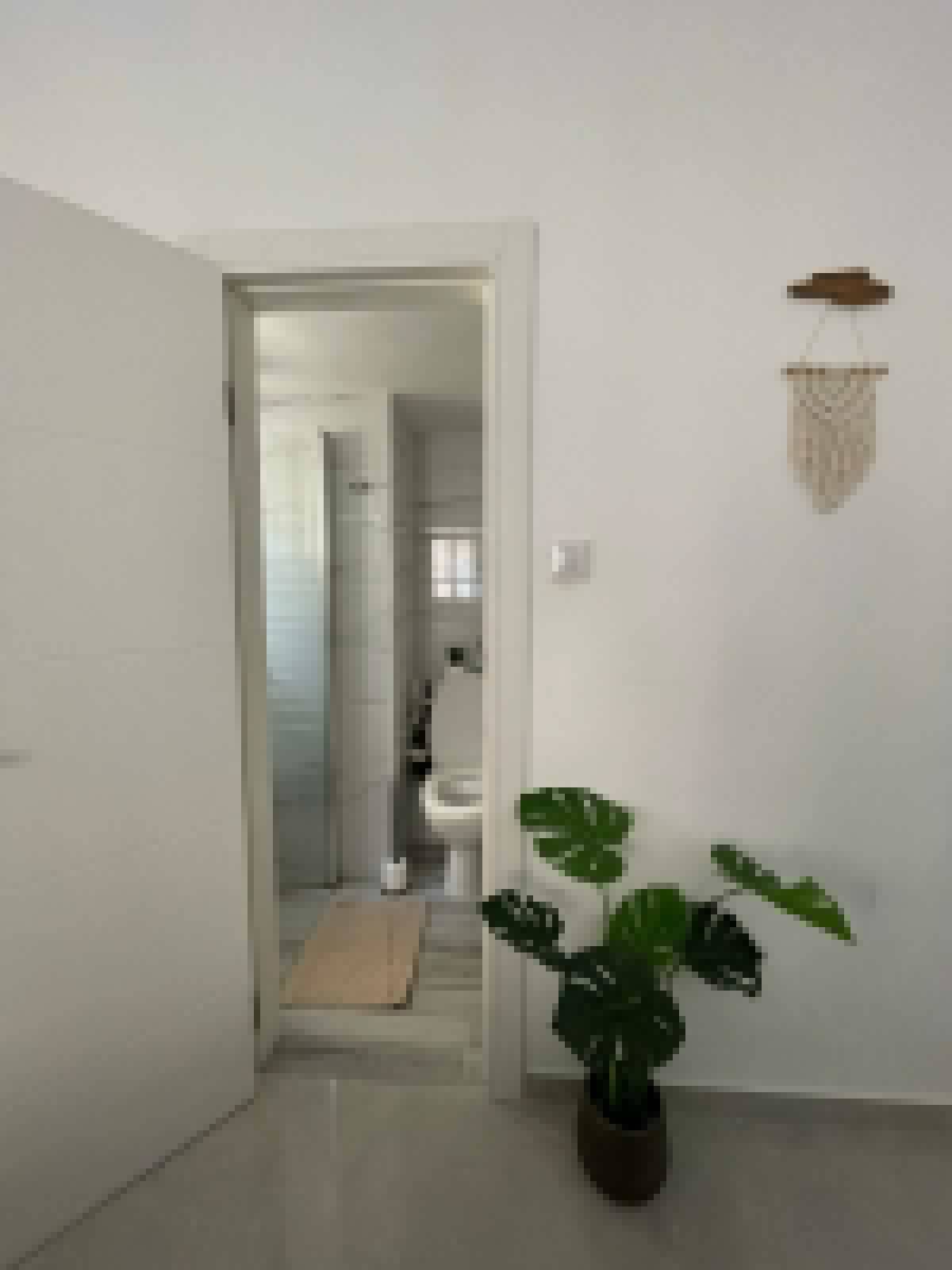 Appartement rénové de 4 pièces dans un emplacement central à Netanya – Photo 7