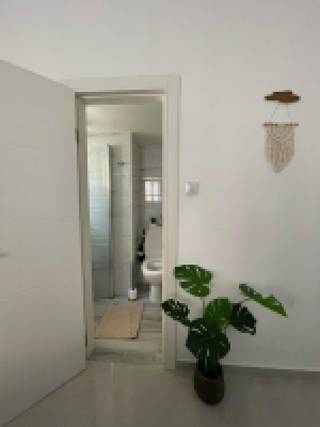 Appartement rénové de 4 pièces dans un emplacement central à Netanya – Photo 7