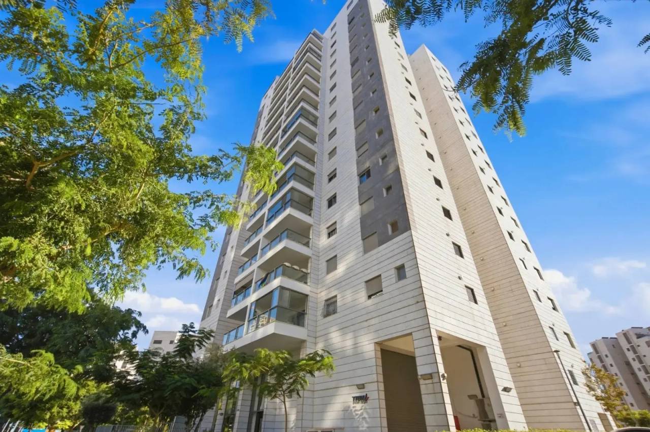 Designed 4-Room Apartment in the Heart of Agamim